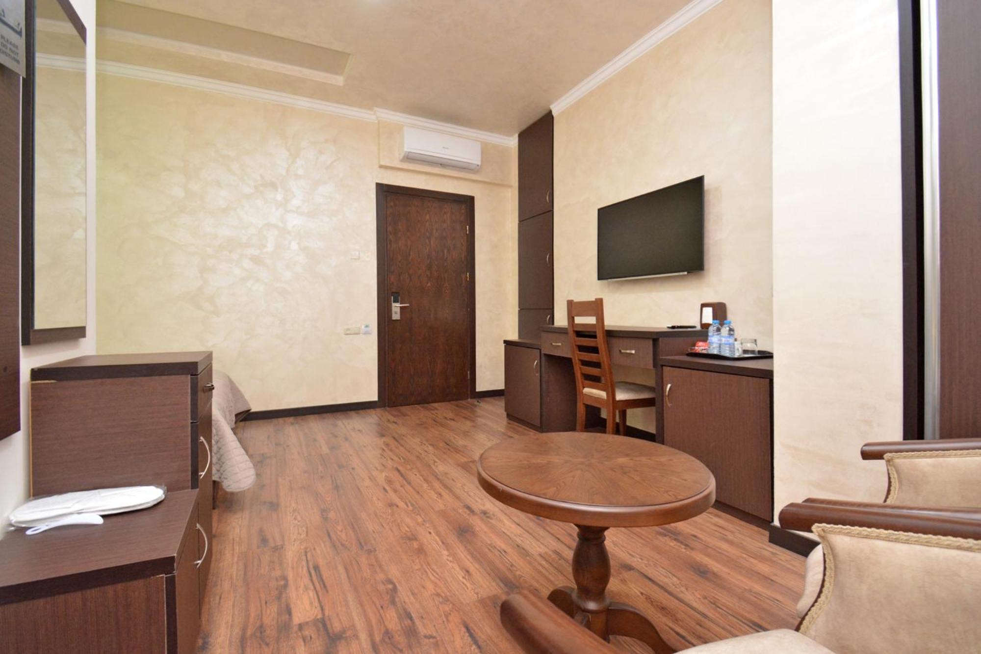 Partez Hotel Yerevan Ngoại thất bức ảnh