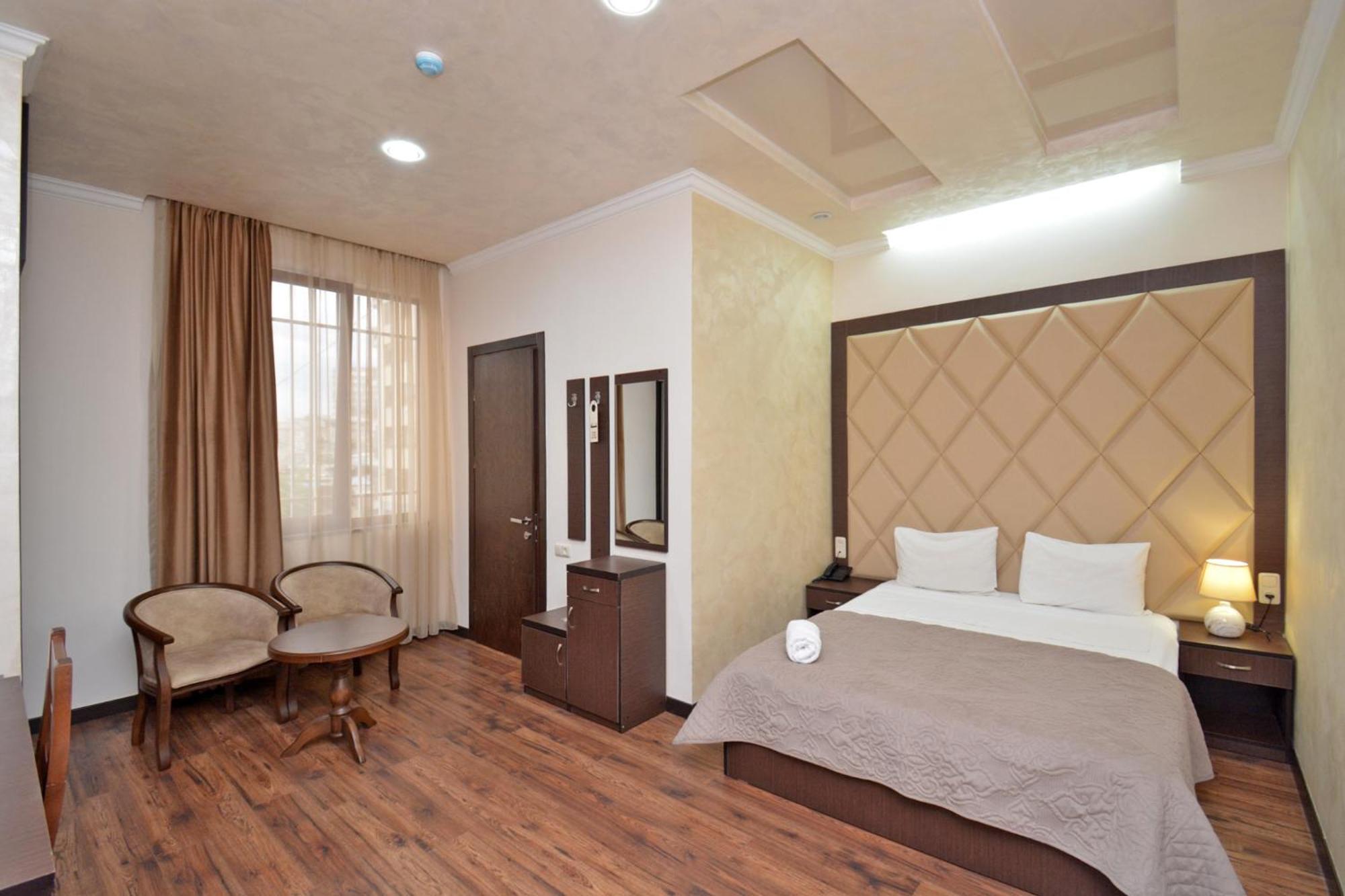 Partez Hotel Yerevan Ngoại thất bức ảnh