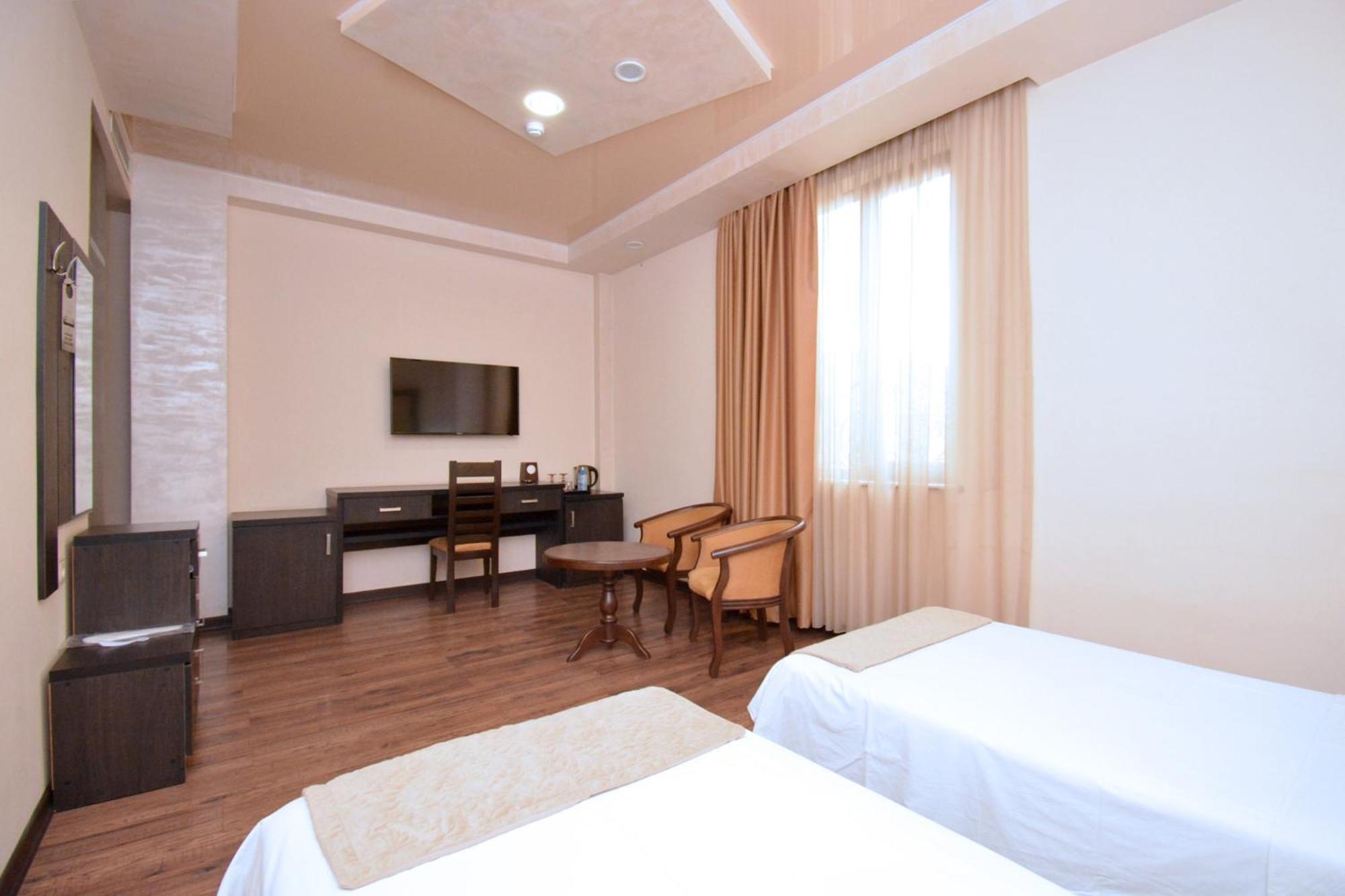 Partez Hotel Yerevan Ngoại thất bức ảnh