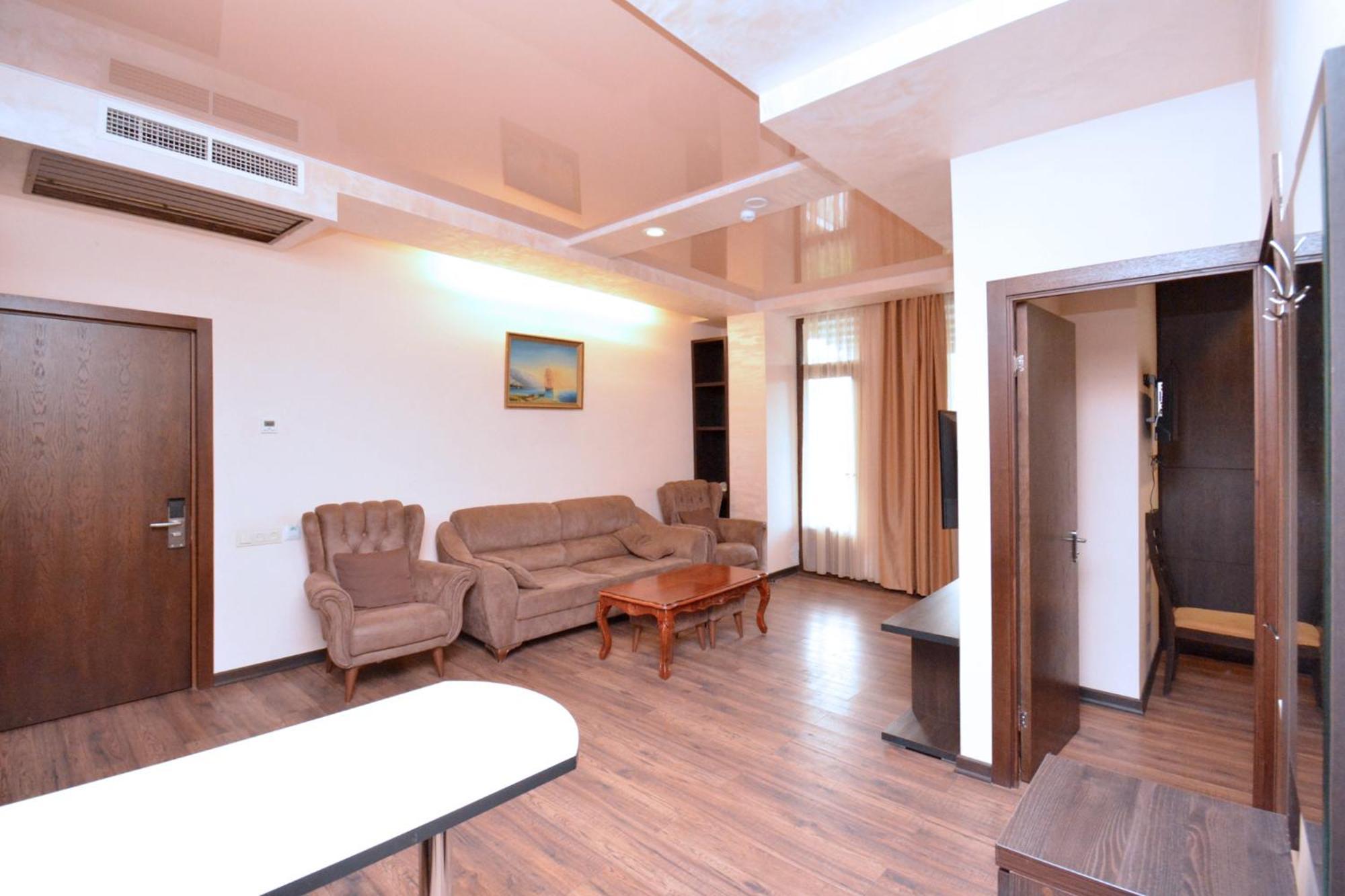 Partez Hotel Yerevan Ngoại thất bức ảnh