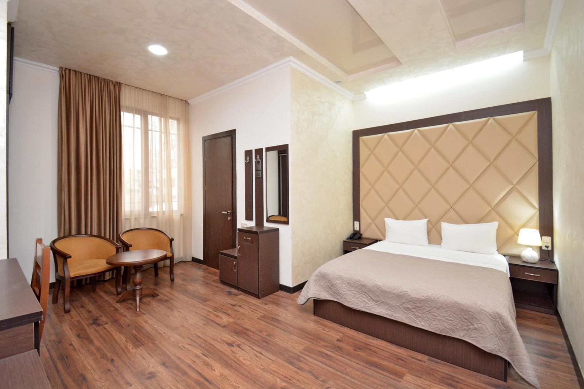 Partez Hotel Yerevan Ngoại thất bức ảnh