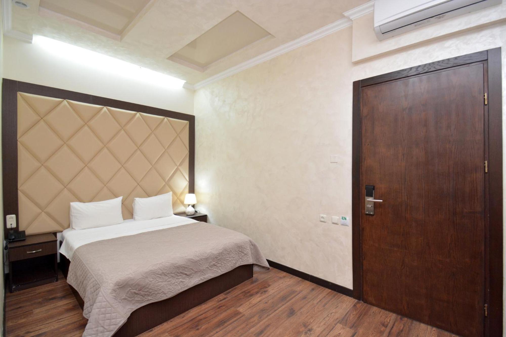 Partez Hotel Yerevan Ngoại thất bức ảnh