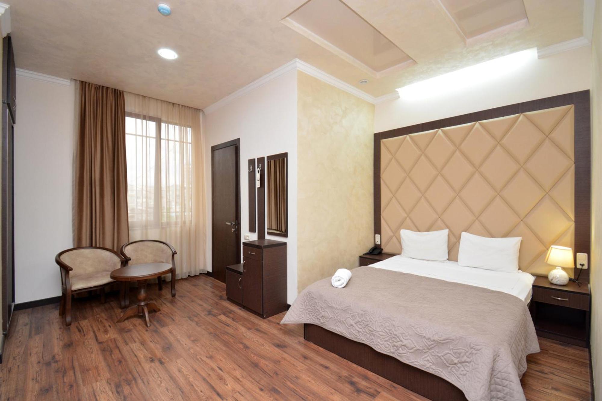 Partez Hotel Yerevan Ngoại thất bức ảnh