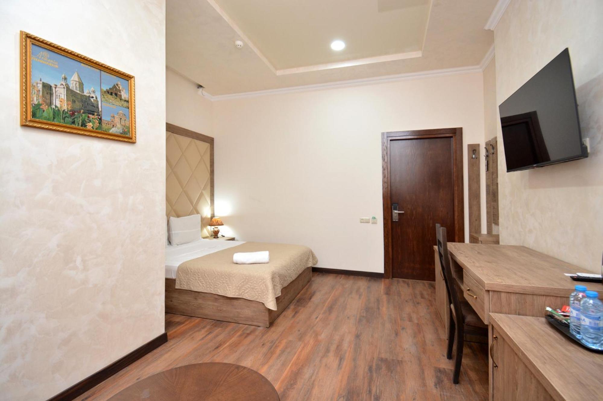 Partez Hotel Yerevan Ngoại thất bức ảnh