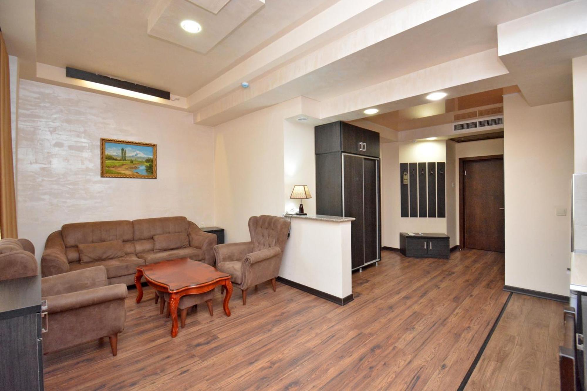 Partez Hotel Yerevan Ngoại thất bức ảnh