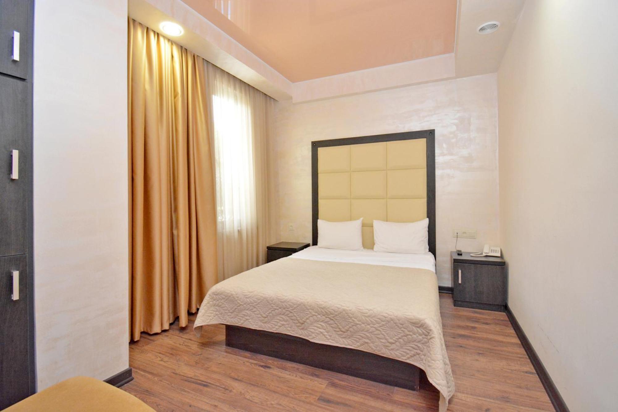 Partez Hotel Yerevan Ngoại thất bức ảnh