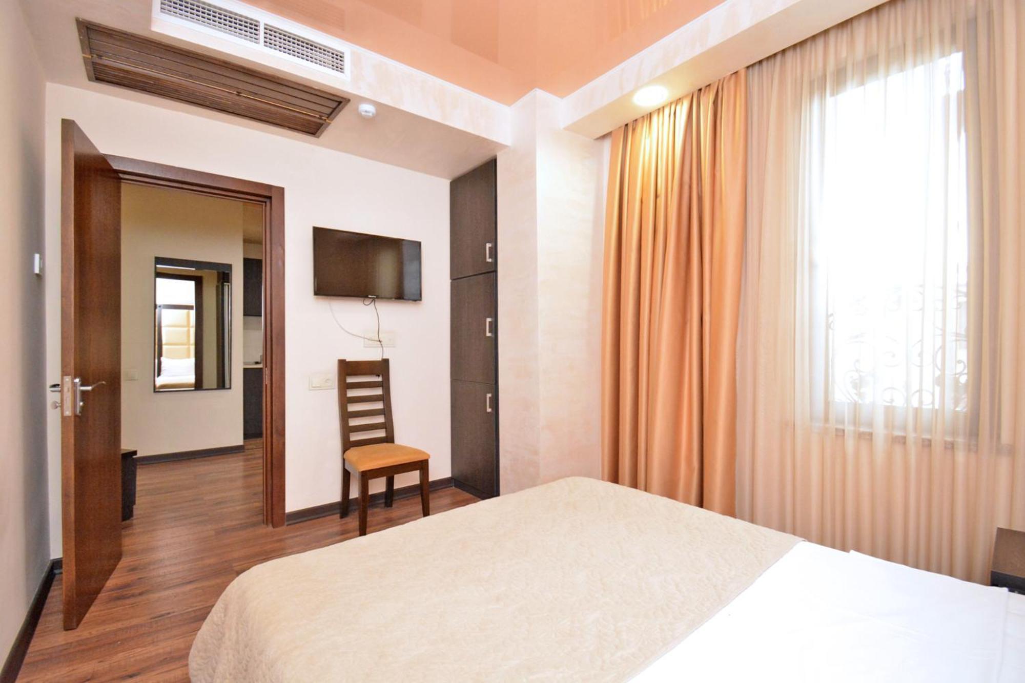 Partez Hotel Yerevan Ngoại thất bức ảnh